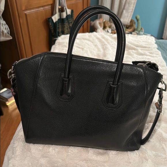 ✨HP✨ Givenchy Antigona Bag - Picture 2 of 15